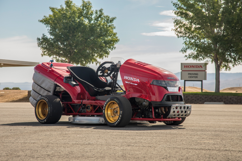 Illustration for article titled The World's Fastest Lawnmower Is Exactly as Bonkers to Drive as It Looks